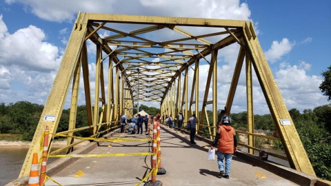 AVANZAN  OBRAS EN EL PUENTE SOBRE EL RÍO YUCAO EN LA VÍA PUERTO LÓPEZ – PUERTO GAITÁN