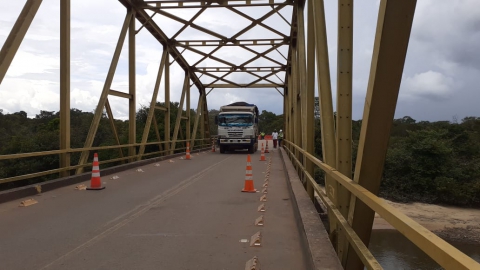 GOBIERNO RECUPERA LA TRANSITABILIDAD EN EL PUENTE SOBRE EL RÍO YUCAO EN LA VÍA PUERTO LÓPEZ – PUERTO GAITÁN