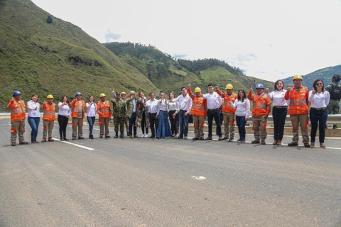 Gobierno Duque entrega 12 km de doble calzada del proyecto Rumichaca-Pasto, con el cual se beneficiarán cerca de 7.600 personas del municipio de Iles y poblaciones cercanas. 