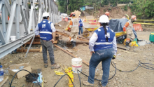 A buen ritmo avanza instalación de la estructura del puente metálico en Mocoa, Putumayo