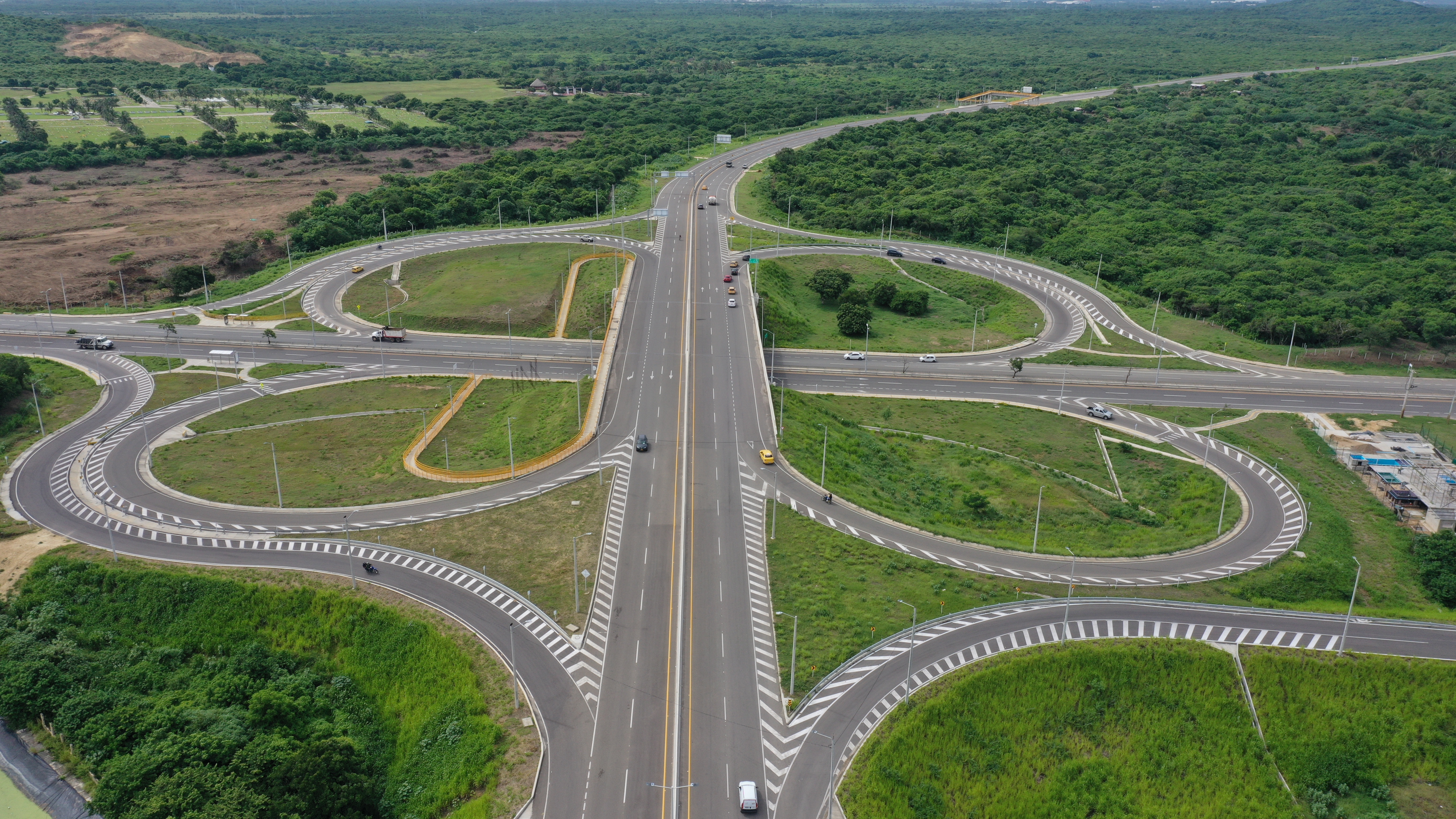 El Gobierno nacional entrega el proyecto Cartagena-Barranquilla y Circunvalar de la Prosperidad: su cuarta vía de 4G 