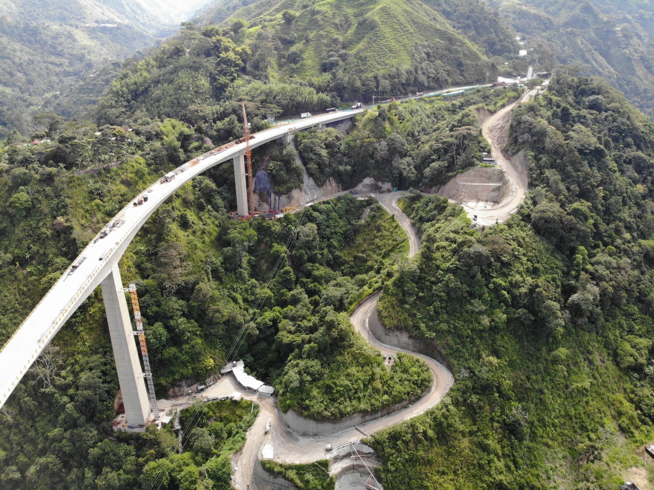 Sin techo de cristal: las oportunidades de crecimiento laboral de las mujeres en las obras de infraestructura