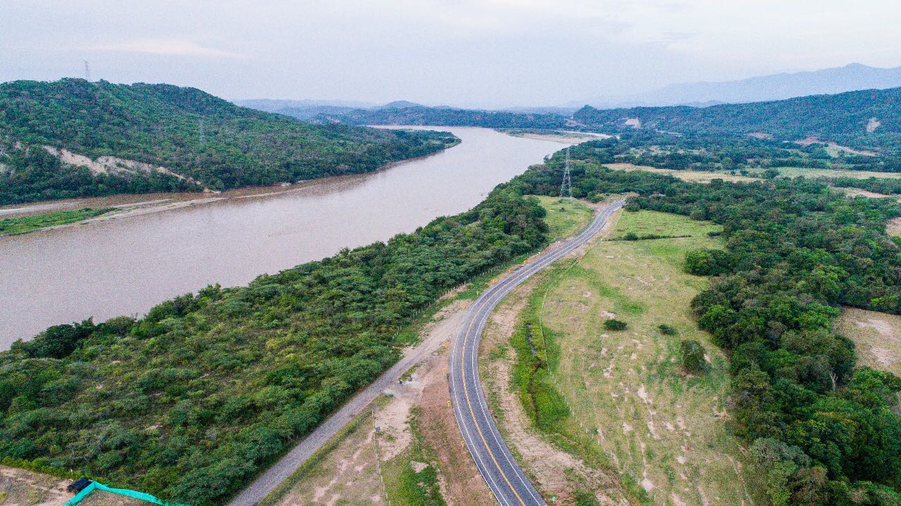 Gobierno entregó 90 kilómetros de nueva calzada en el Alto Magdalena Gobierno entregó 90 kilómetros de nueva calzada en el Alto Magdalena
