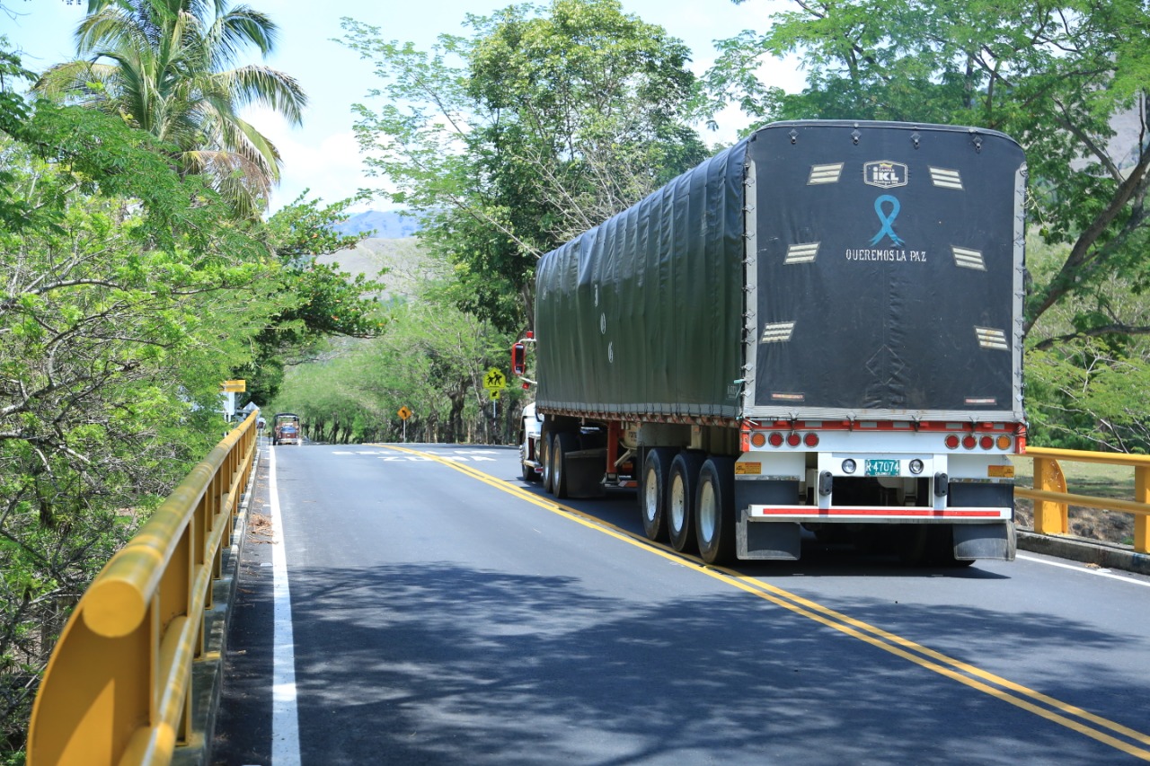 Gobierno Nacional garantiza libre tránsito de vehículos de carga en vías concesionadas Gobierno Nacional garantiza libre tránsito de vehículos de carga en vías concesionadas