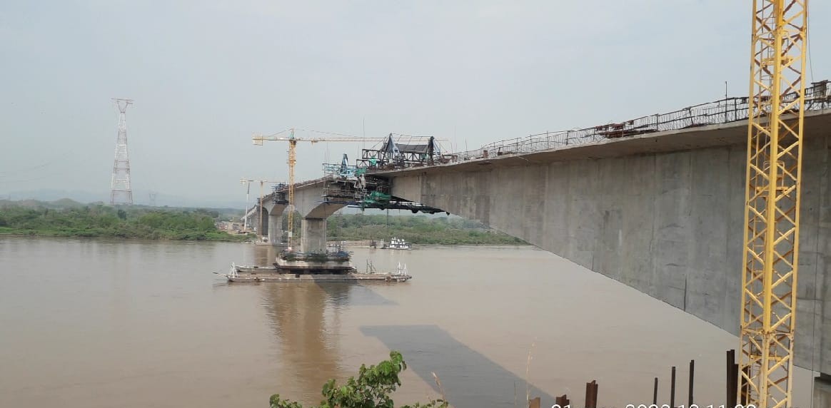 Puente sobre el río Magdalena, entre Puerto Berrío y Cimitarra, está en un 90% Puente sobre el río Magdalena, entre Puerto Berrío y Cimitarra, está en un 90%