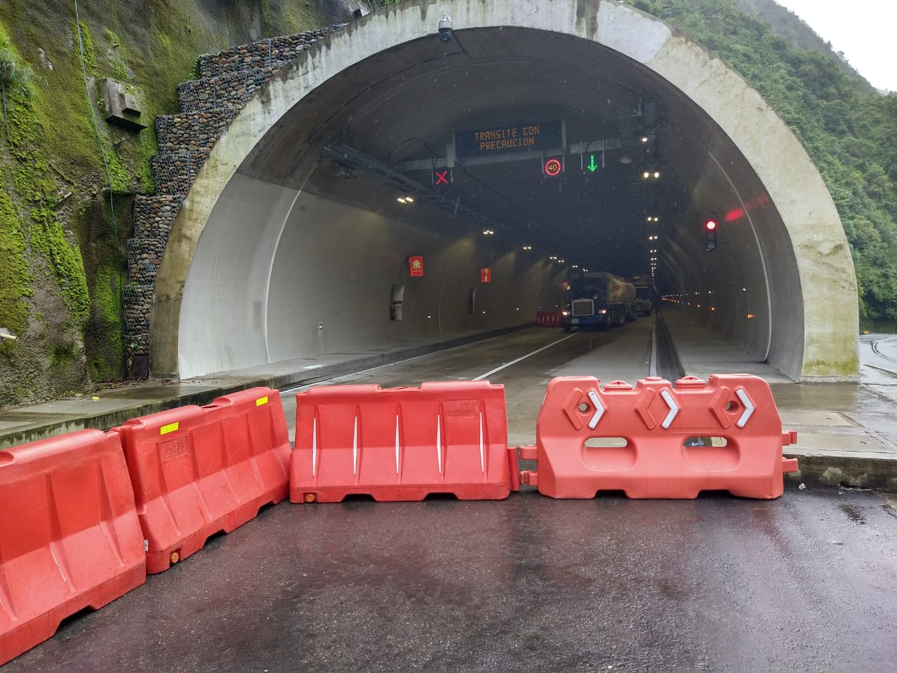 GRACIAS A LA ENTREGA DEL TÚNEL 1,  SE GARANTIZA LA MOVILIDAD DE LA VÍA BOGOTÁ VILLAVICENCIO COMO CONSECUENCIA DE LOS DESLIZAMIENTOS DEL KM 64