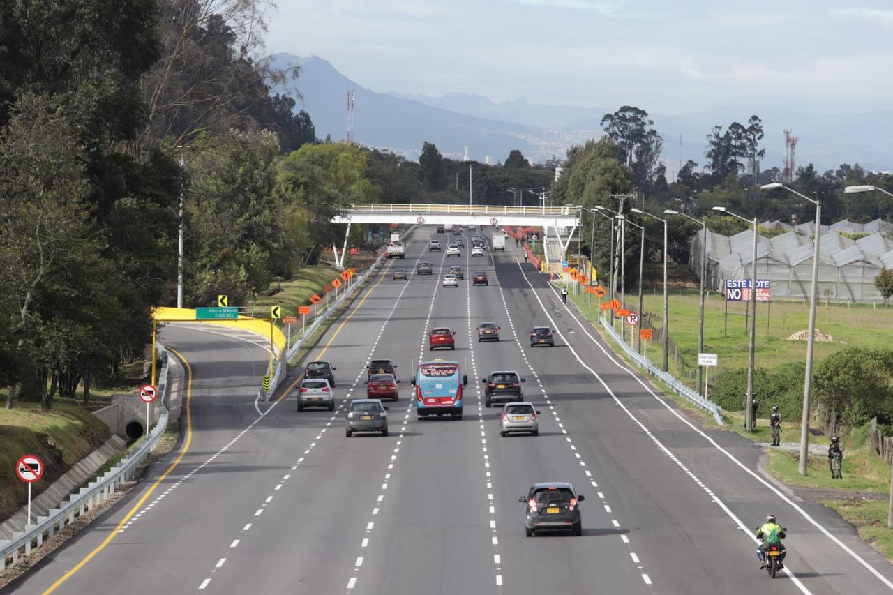 GOBIERNO NACIONAL ENTREGA AMPLIACIÓN DE LA AUTOPISTA NORTE EN BOGOTÁ Y CINCO PUENTES PEATONALES NUEVOS 