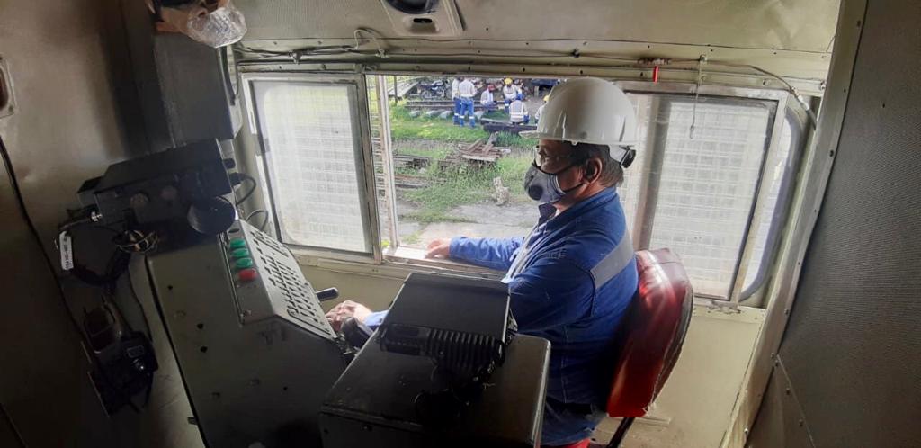 Mendoza, uno de los maquinistas de la ANI que transporta sueños y emprendimientos con su trabajo en las vías férreas