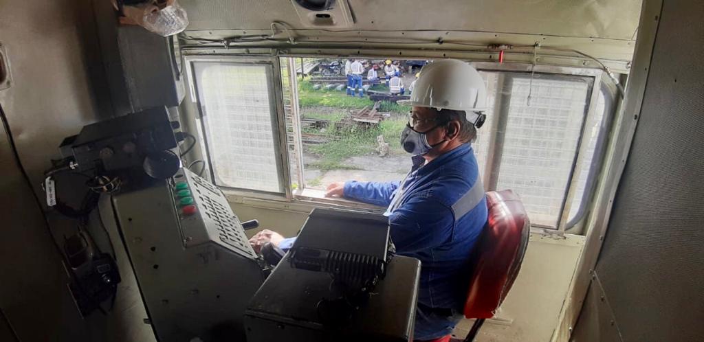 Mendoza, uno de los maquinistas de la ANI que transporta sueños y emprendimientos con su trabajo en las vías férreas Mendoza, uno de los maquinistas de la ANI que transporta sueños y emprendimientos con su trabajo en las vías férreas