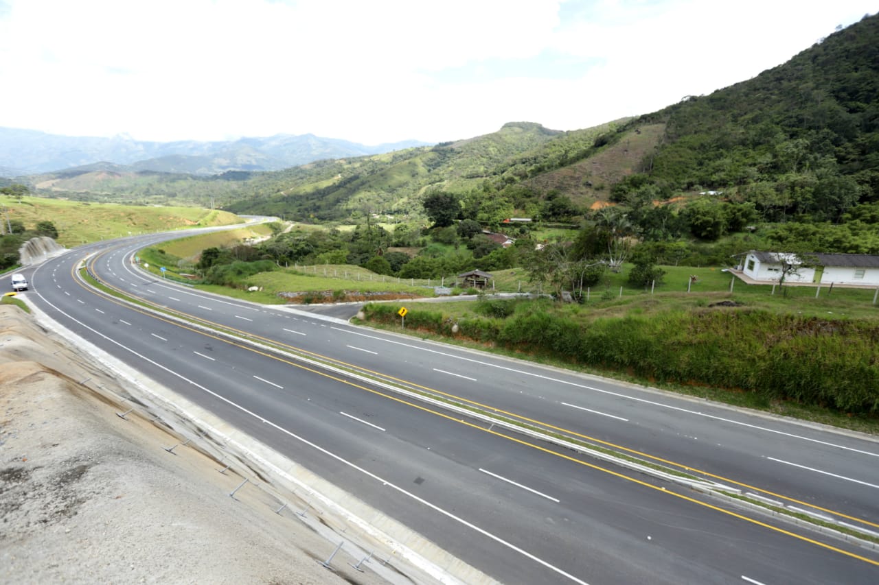 Gobierno Nacional pone en servicio 40,7 km de vía  del proyecto Vías del Nus en Antioquia