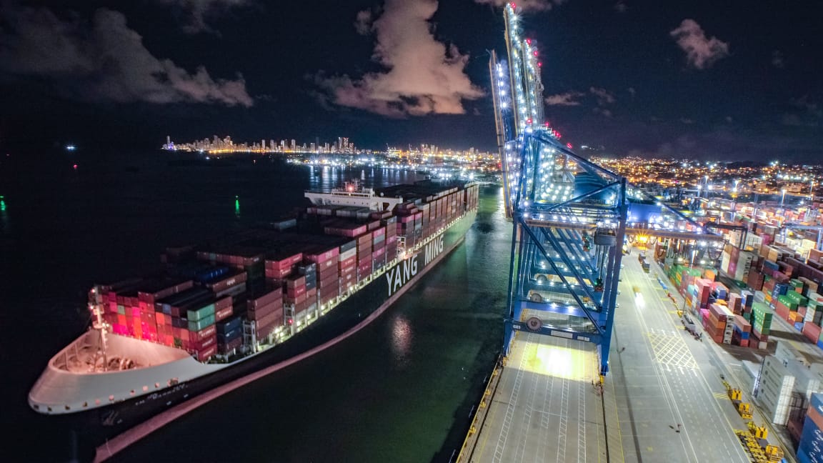 Puerto de Cartagena marca hito al recibir al YM Warranty, el barco con mayor capacidad de carga que ha arribado a ‘La Heroica’