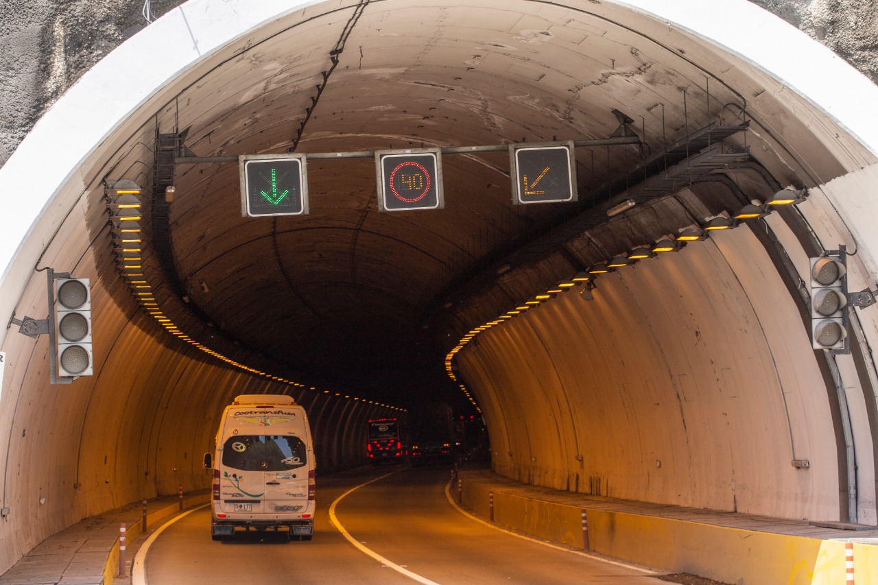 POR LABORES DE ACTUALIZACIÓN DEL SISTEMA DE CONTROL LOS DÍAS 14 Y 20 DE ENERO SE REALIZARÁN CIERRES EN EL TÚNEL SUMAPAZ POR LABORES DE ACTUALIZACIÓN DEL SISTEMA DE CONTROL LOS DÍAS 14 Y 20 DE ENERO SE REALIZARÁN CIERRES EN EL TÚNEL SUMAPAZ