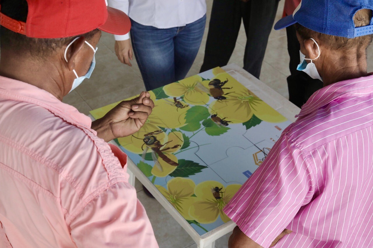 Gracias al proyecto Cartagena-Barranquilla y Circunvalar de la Prosperidad, campesinos del Atlántico ven en el cultivo y cuidado de abejas una alternativa de ingresos 