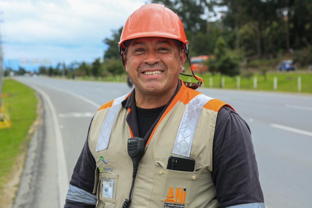 Como ‘ángeles de la guarda’ ven a los operadores del carro-taller: uno de los servicios con los que cuentan los corredores viales concesionados por la ANI