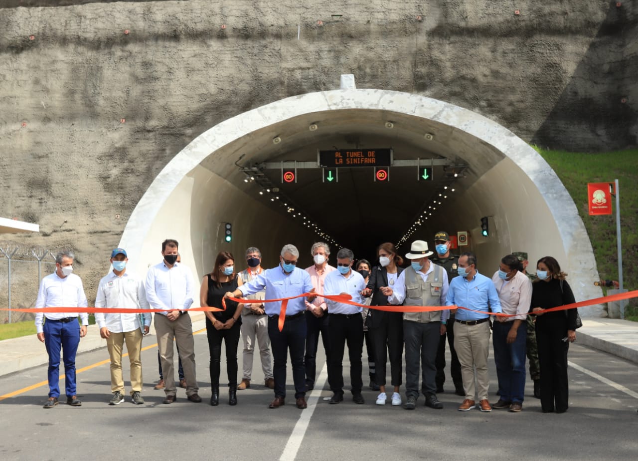 EL GOBIERNO NACIONAL ENTREGA 28,2 KILÓMETROS DE DOBLE CALZADA, LOS TÚNELES DE MULATOS Y SINIFANÁ Y LOS PUENTES CAUCA EN EL SUROESTE ANTIOQUEÑO