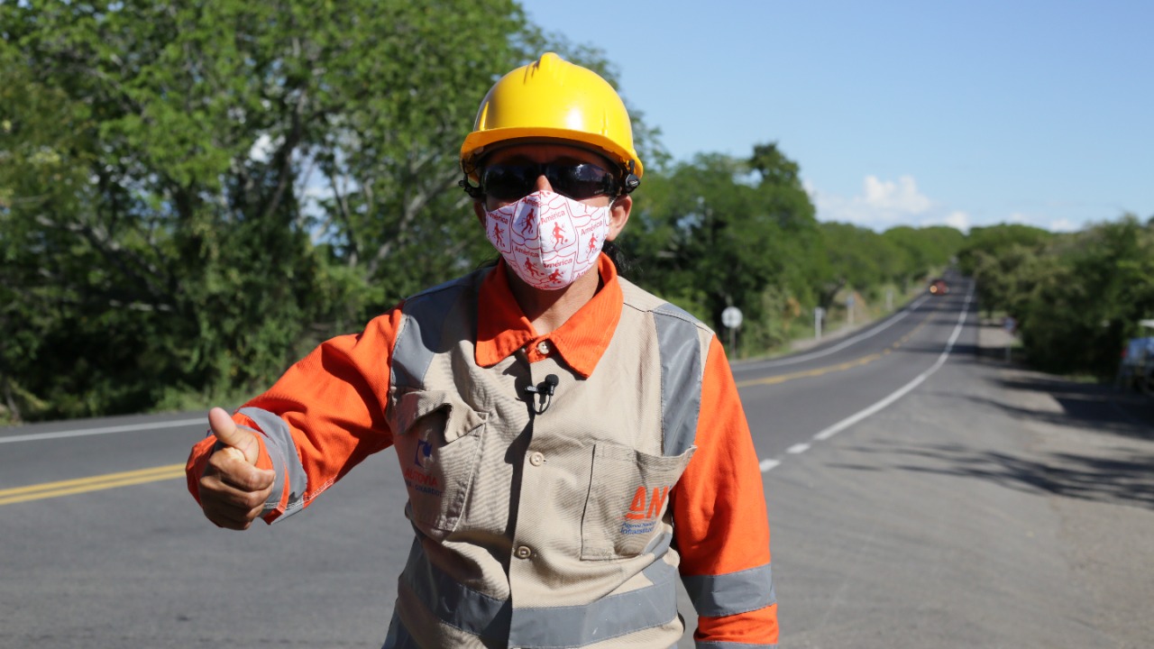 CONSTRUIMOS OBRAS DE INFRAESTRUCTURA SOSTENIBLES QUE LLEVEN PROGRESO Y OPORTUNIDADES A LA GENTE CONSTRUIMOS OBRAS DE INFRAESTRUCTURA SOSTENIBLES QUE LLEVEN PROGRESO Y OPORTUNIDADES A LA GENTE