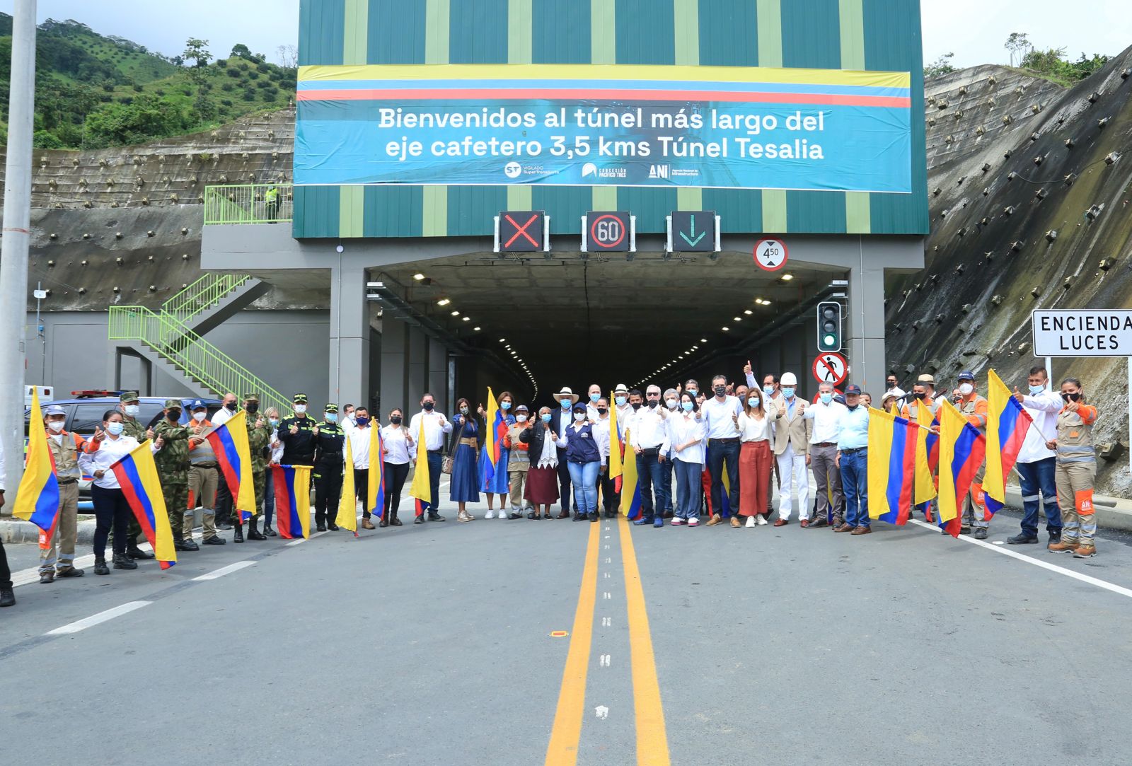 El Gobierno nacional entrega en Caldas 70 km y el Túnel de Tesalia; se benefician 582.300 habitantes