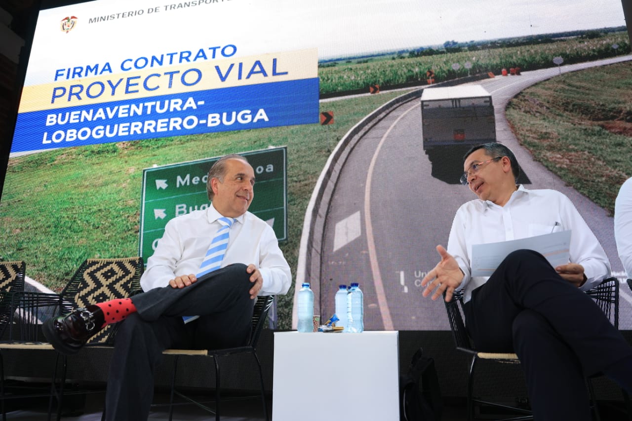 Ministro de Transporte, Guillermo Francisco Reyes González, ratifica compromiso del Gobierno nacional con proyectos intermodales, tras la firma del proyecto vial Buga-Loboguerrero-Buenaventura