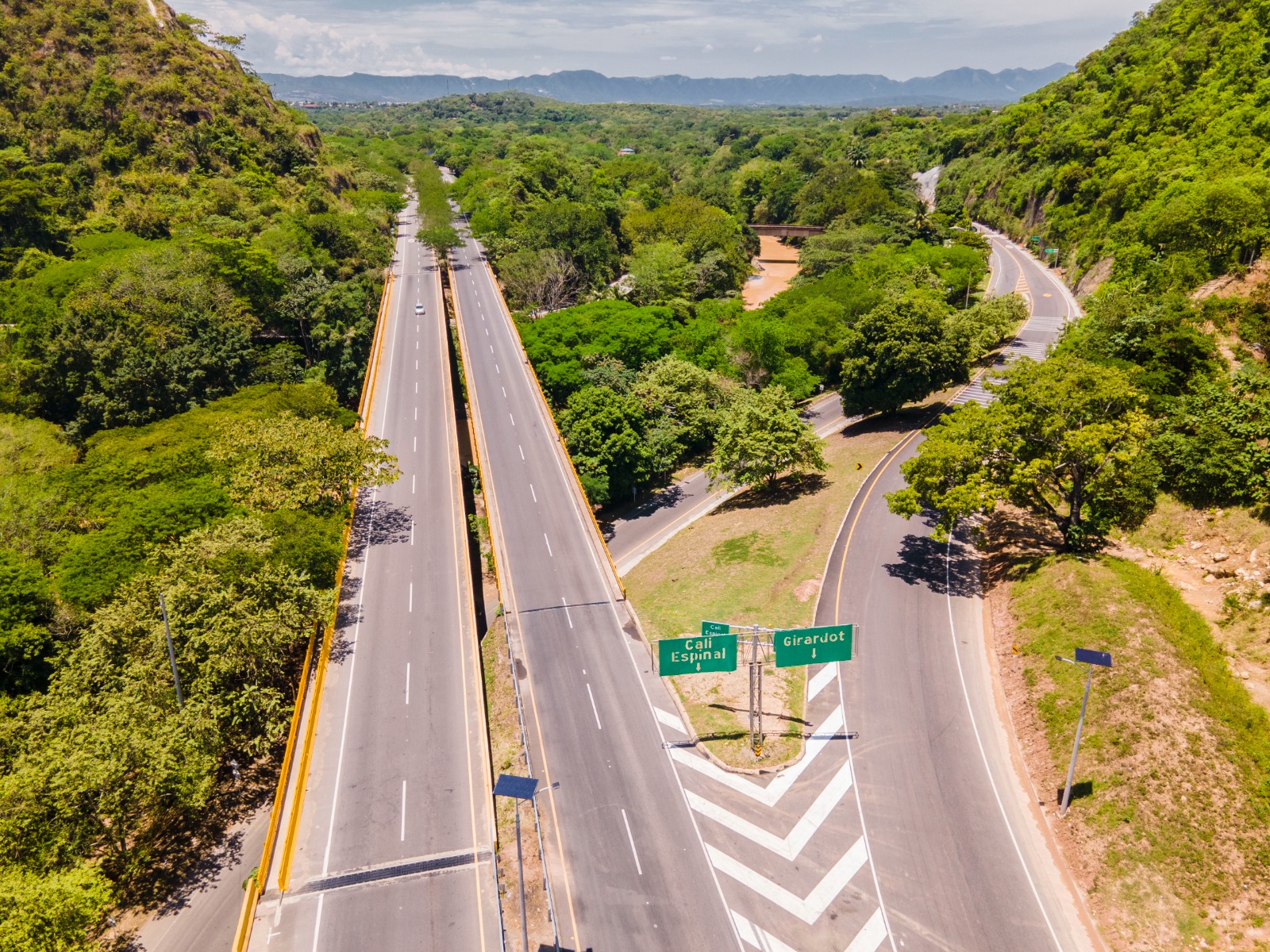 ANI recibe 51 km del proyecto Tercer Carril Bogotá – Girardot ANI recibe 51 km del proyecto Tercer Carril Bogotá – Girardot