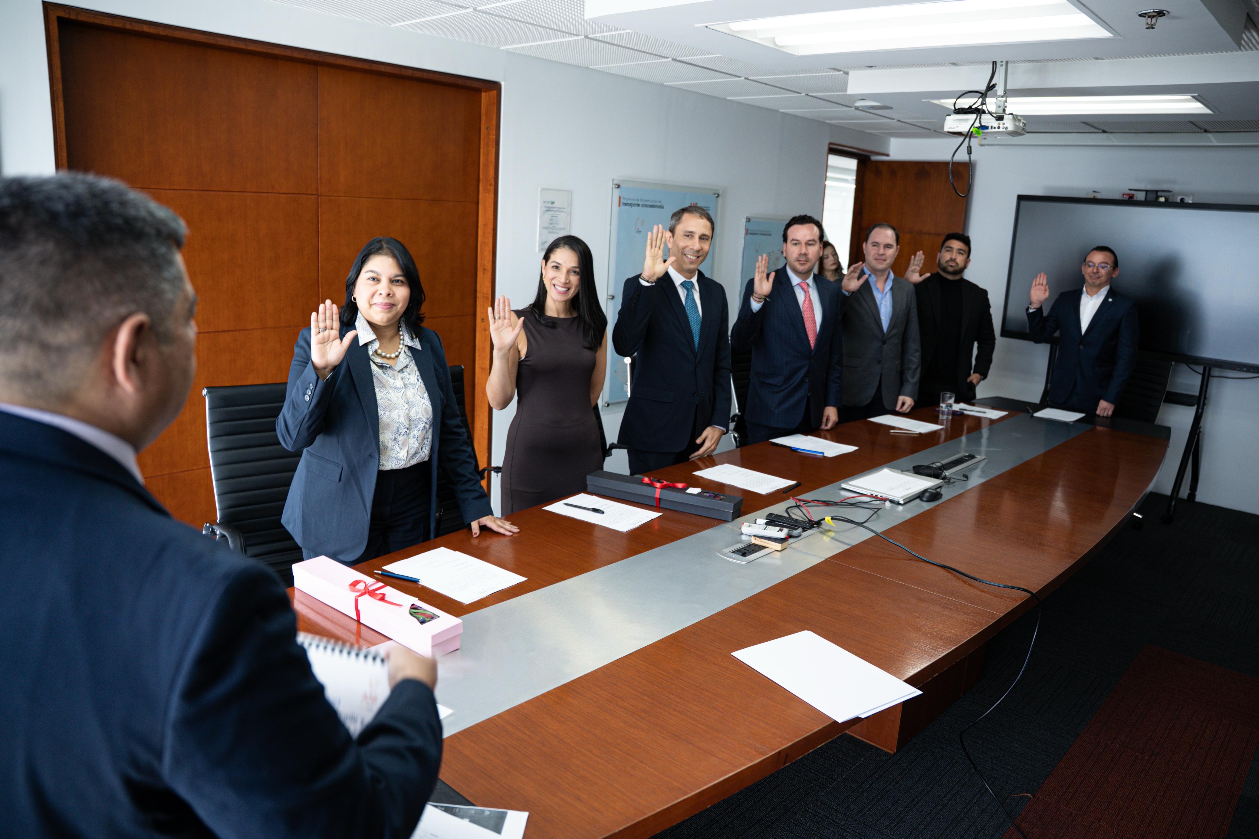 Roberto Gamaliel Uparela Brid se posesionó como nuevo vicepresidente Ejecutivo de la Agencia Nacional de Infraestructura Roberto Gamaliel Uparela Brid se posesionó como nuevo vicepresidente Ejecutivo de la Agencia Nacional de Infraestructura