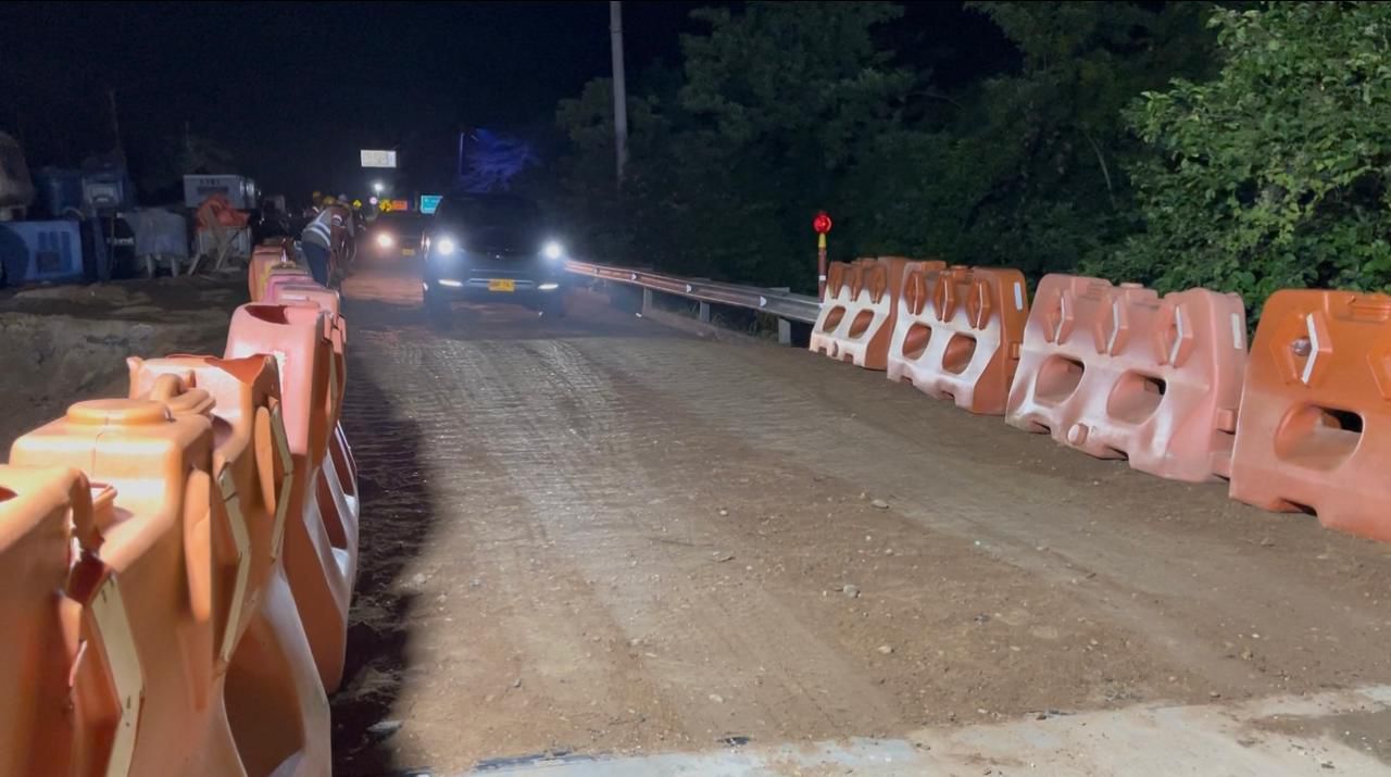 Se habilita la movilidad en la vía Cartagena - Barranquilla en un carril en doble sentido Se habilita la movilidad en la vía Cartagena - Barranquilla en un carril en doble sentido