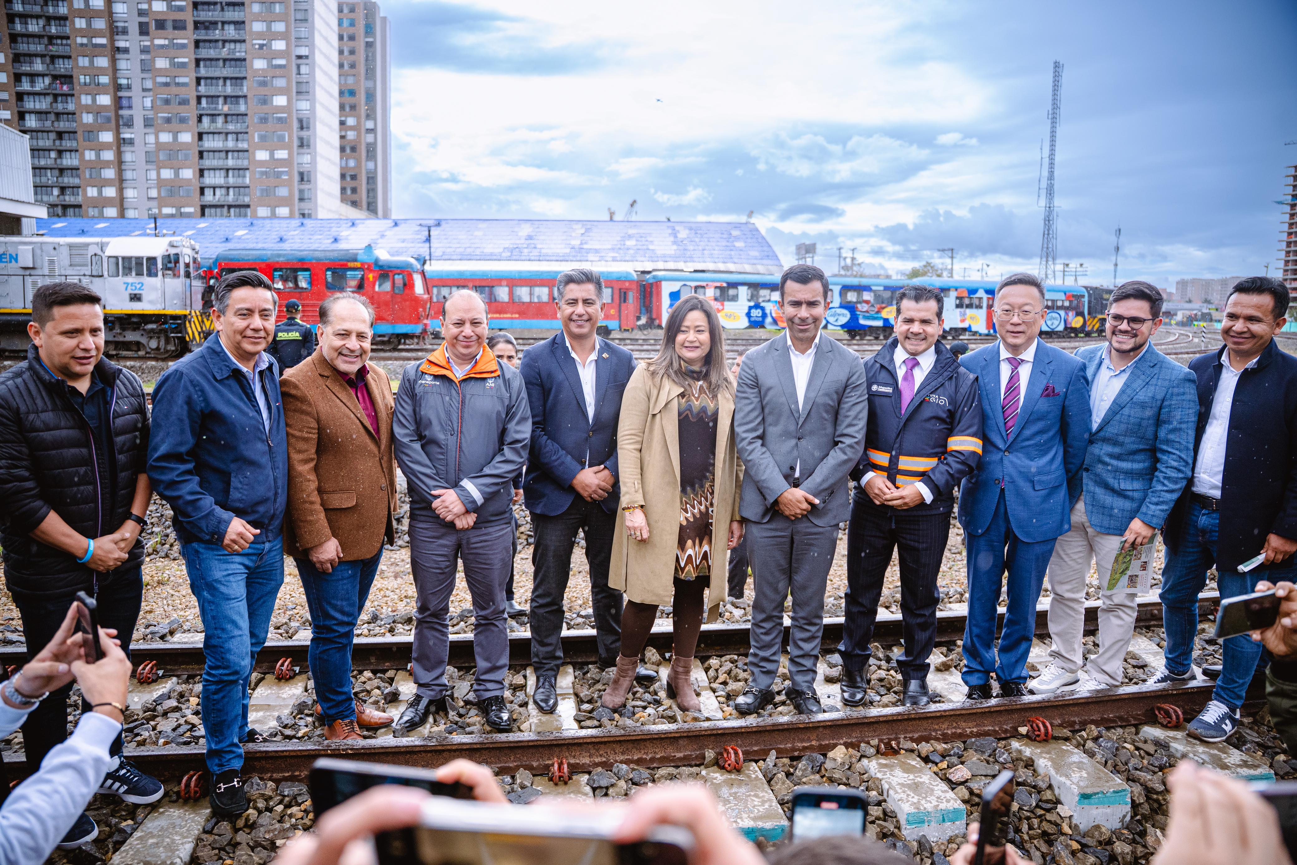 El Gobierno Nacional entrega corredor férreo para continuación de obras del Regiotram de Occidente El Gobierno Nacional entrega corredor férreo para continuación de obras del Regiotram de Occidente