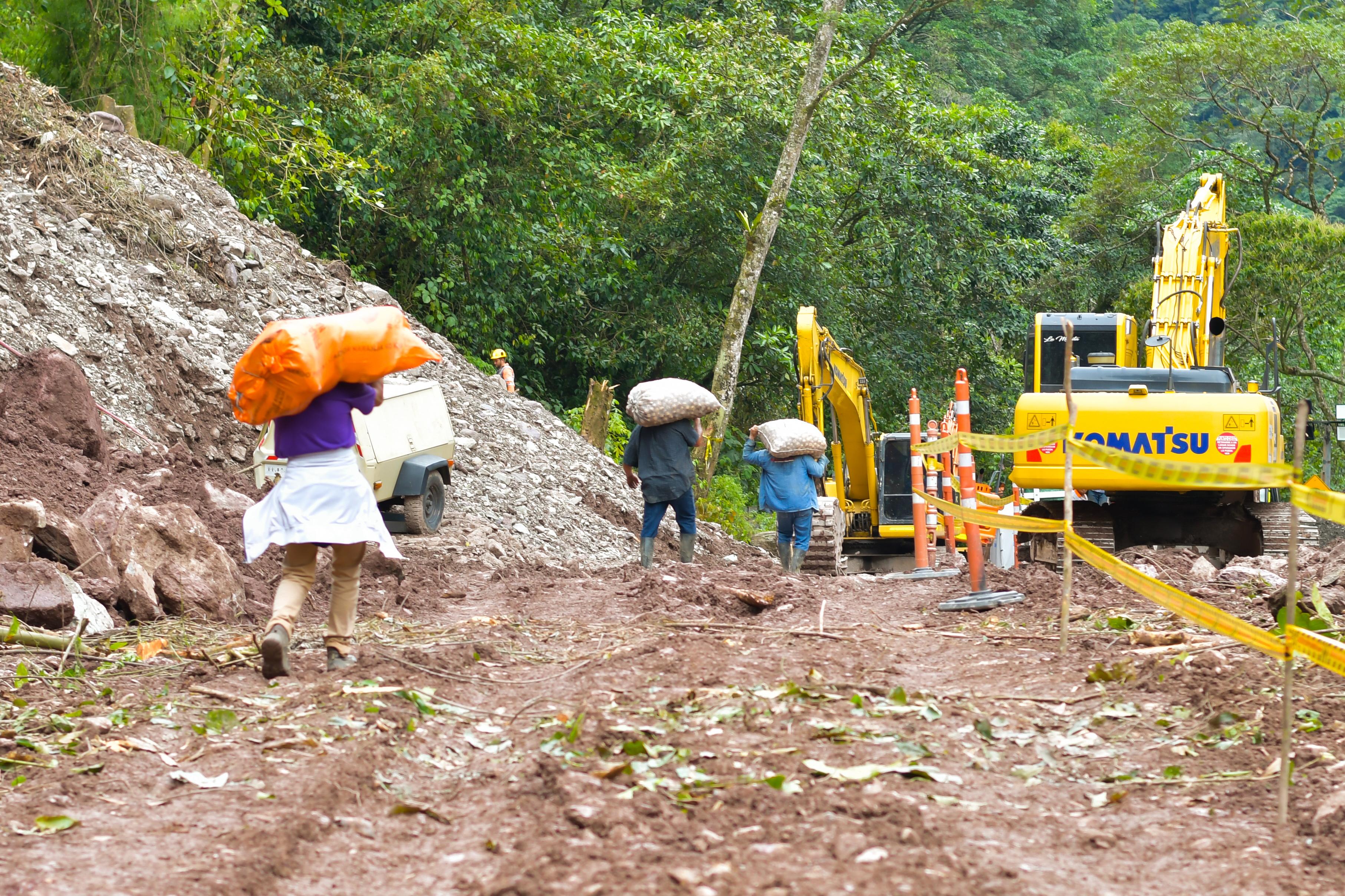 Presidente de la ANI supervisa avances en los puntos críticos donde  se presenta pérdida total de banca y cierre total de la vía en la  Transversal del Sisga
