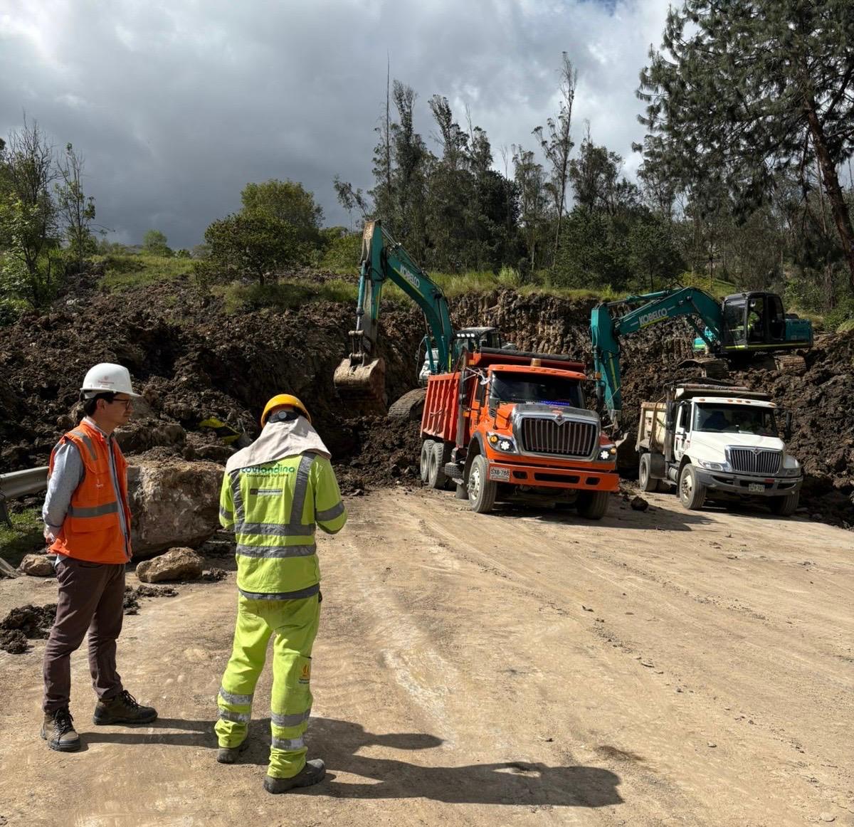 ANI y Coviandina adelantan actividades de mejoramiento del bypass que posibilitaría un paso alterno para vehículos livianos en el sitio del deslizamiento en la vía Bogotá–Villavicencio 