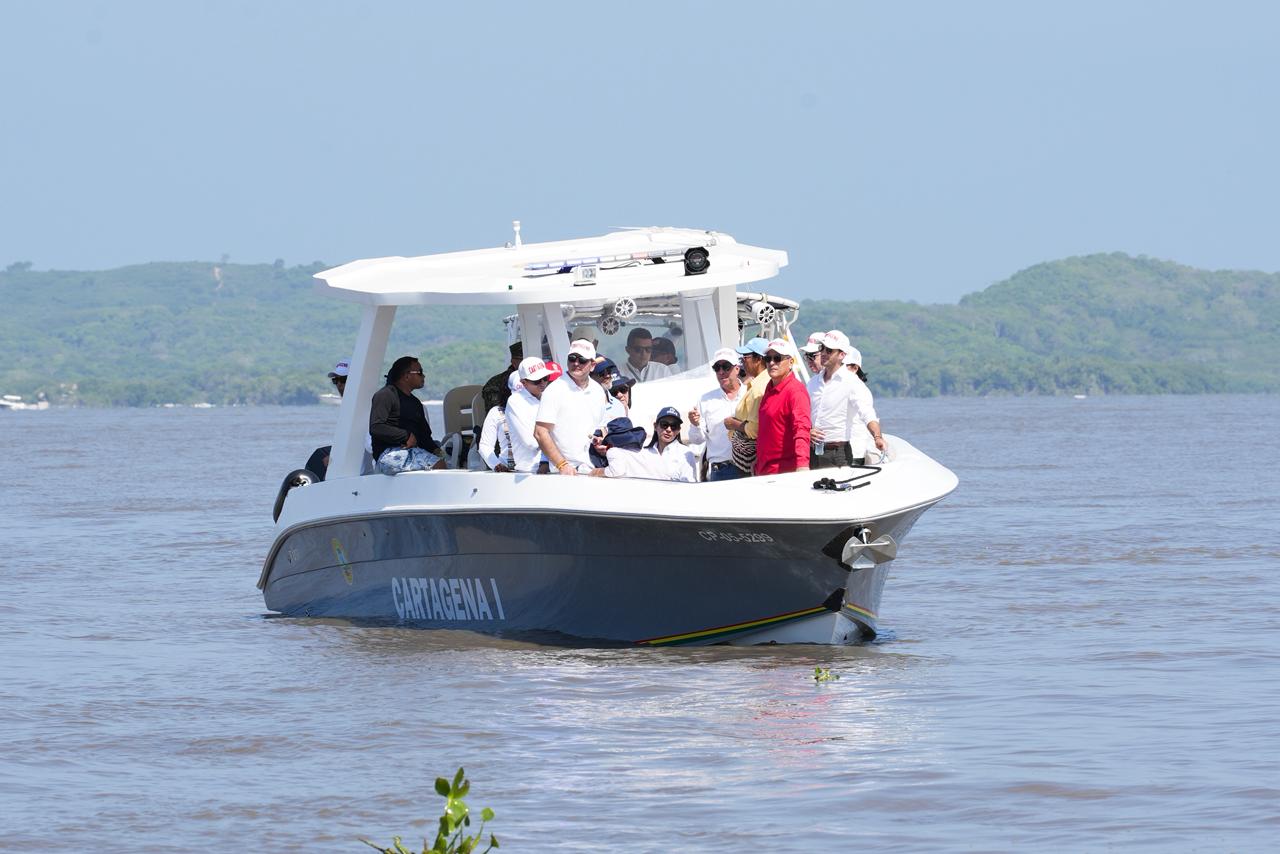 Autoridades de los dptos. de Sucre, Bolívar y Atlántico visitan la operación del Canal del Dique